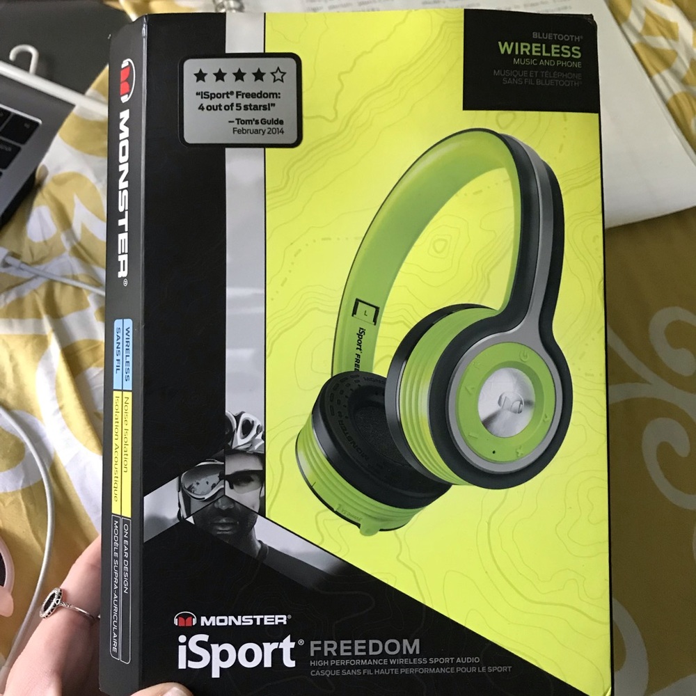 Wireless headphones (comparable to beats by Dre)